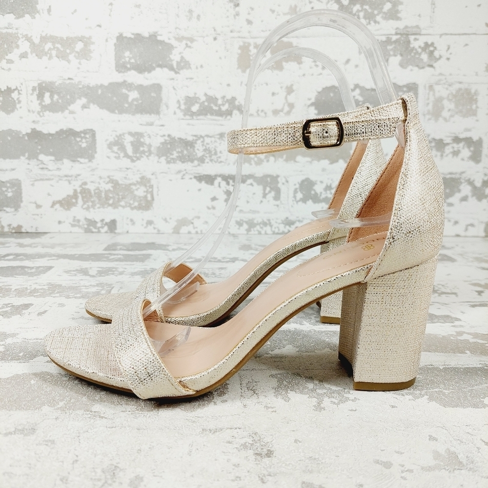 NEW Bandolino Armory Gold Faux Leather Ankle Strap Heeled Sandals X6